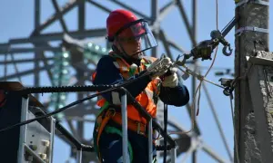 Ile zarabia elektryk netto? Twoje 5300-15000 zł na rękę!