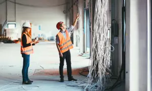 Pomocnik elektryka w Niemczech: Ile zarobisz netto? Pełna analiza