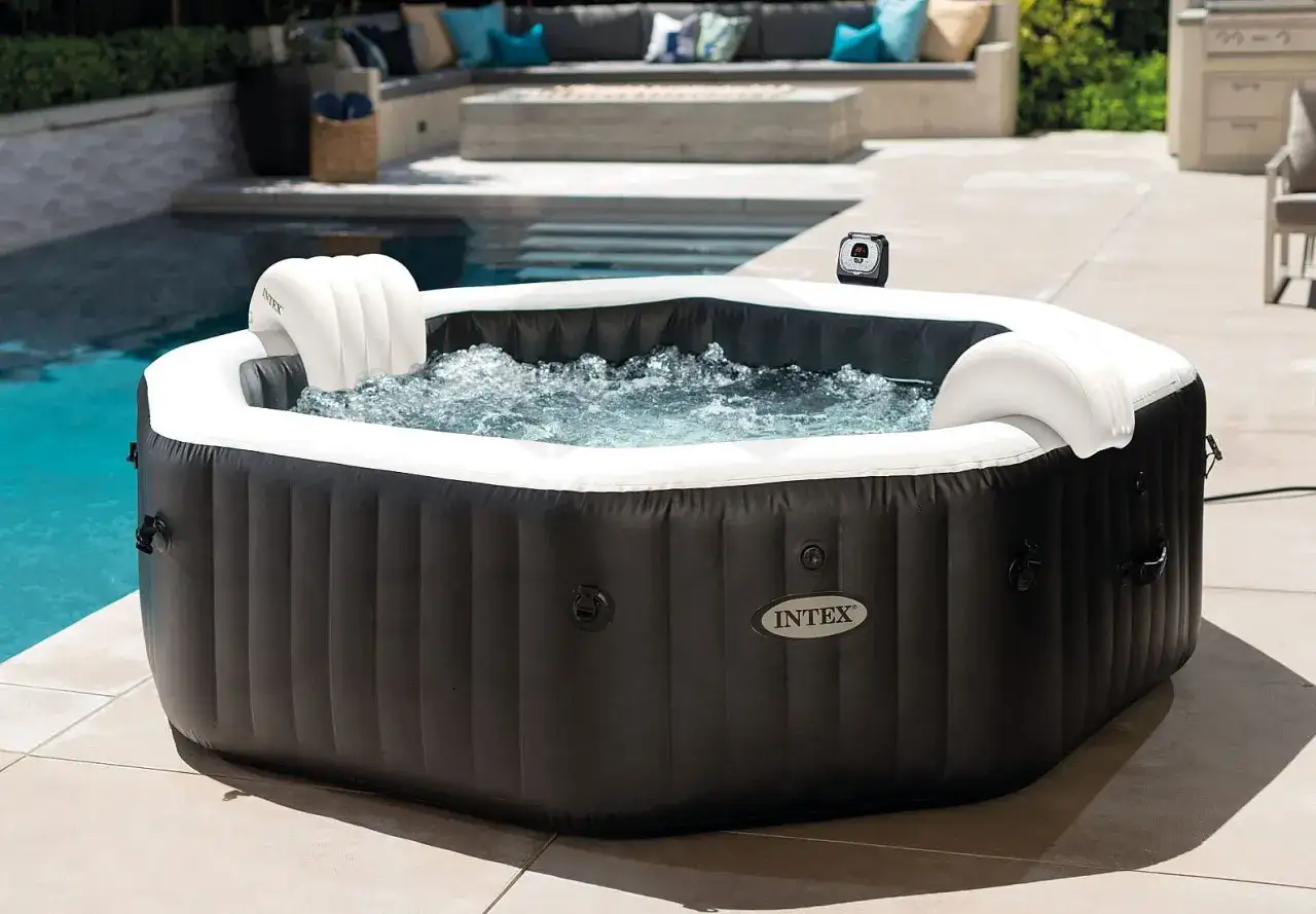 jacuzzi dmuchane z panelami fotowoltaicznymi