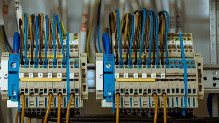 instalacja elektryczna trójfazowa dom