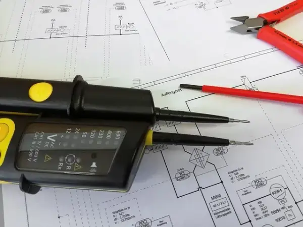 Ceny elektryka 2026: Poznaj koszty instalacji i uniknij pułapek!